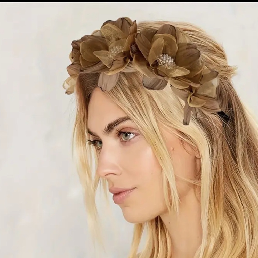 Brown Floral Hair Accessory with Romantic Flair